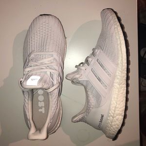 Shoes Ultraboost Adidas// SOLD